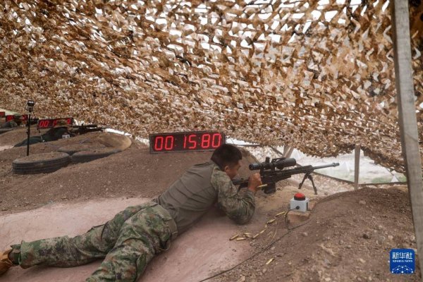 南宁股票配资平台 直击“锋刃-2025”国际狙击手射击竞赛第三日赛场角逐